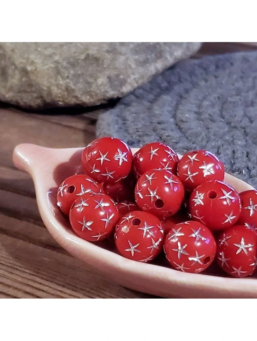 10 Vintage Retro Red & Silver Stars 12mm Round Acrylic Shabby Chic Beads